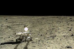 Le robot lunaire chinois Yutu a découvert une étrange substance sur la Lune (FrenchPeopledaily.com)