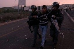 L’adolescence arrêtée : le développement interrompu des mineurs palestiniens en prison (Middle East Monitor)