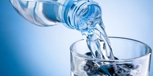 L’eau en bouteille contient plus de 24 000 produits chimiques, y compris des perturbateurs endocriniens (Natural News)