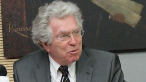 Pierre Joxe : « Quand l'histoire coloniale pèse tellement sur le présent, il vaut mieux la connaître » (Bondy Blog)