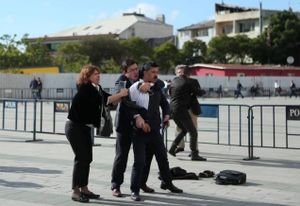 Le journaliste d'opposition Can Dündar visé par des tirs devant le tribunal où il est jugé (OLJ)