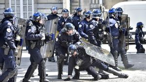 Paris. 26 personnes blessées lors de confrontations entre manifestants et la police (AP)