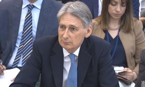 Selon le ministre des Affaires étrangères britannique, les décisions US sur l'armée irakienne ont conduit à la formation de l'Etat islamique (The Guardian)
