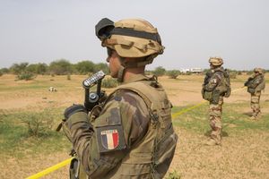 La France n’est pas le gendarme du monde, l’ONU doit intervenir (Le Monde)