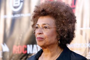 Angela Davis: « Il nous faut une structure politique alternative qui ne capitule pas devant les entreprises » (Espai Fàbrica)