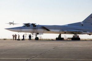 Pourquoi les bombardiers russes ont quitté l’aérodrome iranien de Hamadan ? (Russie Politics)