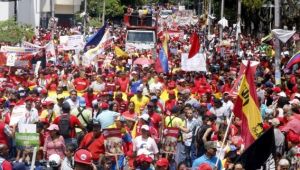 Les ouvriers vénézuéliens manifestent dans les rues de Caracas pour soutenir Maduro (TeleSur)
