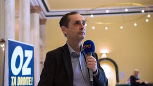 Selon Robert Ménard, «être Français, c'est être blanc et catholique» (Le Figaro)