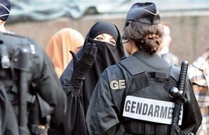 France. La construction médiatique d'un ennemi intérieur et la préparation aux ratonnades