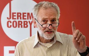 Large victoire de Jeremy Corbyn à la tête du Parti travailliste (BBC)