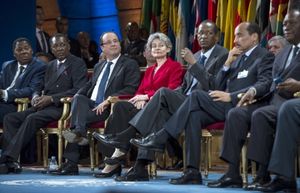 Les pitreries racialistes du "chef de guerre" François Hollande