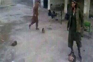 Syrie: les rebelles d'Al-Quaïda soutenus par l'Arabie Saoudite jouent au football avec les "tête des chiites" !!! (Irib)