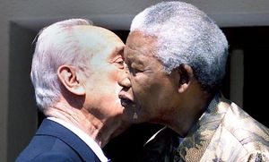 NELSON MANDELA, ENTRAÎNÉ PAR LE MOSSAD QUI VOULAIT EN FAIRE UN «SIONISTE»? (Slate)
