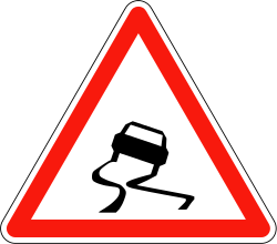 Panneau de signalisation A4 : Chaussée glissante, également connu sous le nom de "Panneau Chaussette"