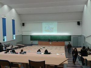 Avènement de la culture et de l'estime : MOOC gagne contre Charlemagne