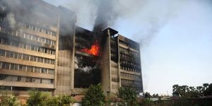 Une grande usine textile du Bangladesh détruite par un incendie