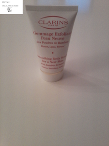 De jolies gambettes grâce au gommage Clarins