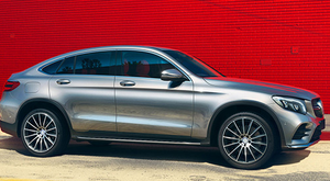12/06/2016: Mercedes lève une partie du voile de sa voiture électrique pile à hydrogène qui sera commercialisée en septembre 2017