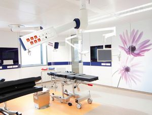 Cassiopée, un plafond diffusant monobloc pour salles d’opération hospitalières qui recycle jusqu’à 90 % l’air soufflé...
