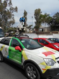 Rencontre avec la voiture de Google Earth, Maps et Street view : un véhicule coloré ne passant pas inaperçu...