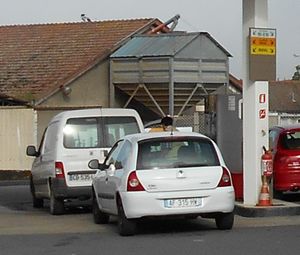 Les Français, des moutons faisant la queue à la pompe, ils feraient mieux de rouler à vélo
