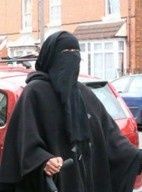 ET SI VOUS JETIEZ, DE VOUS-MÊMES, VOTRE FOULARD AUX ORTIES ?