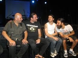 "Orphaned Land" et "Khalas" deux groupes de rock unis pour la paix.