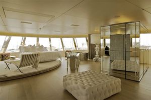 Le bateau limo de Starck n'était que le youyou de celui-ci...