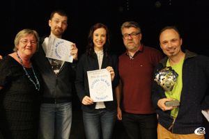 Turista gagne le 1er PRIX du JURY au Festival de Bierges ! Le voici en photo avec ses sympathiques concurrents et la présidente du jury... Merci à Béatrice Caufriez pour la photo.