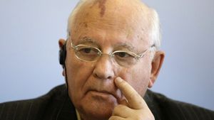Mikhaïl Gorbachev / «l'OTAN veut faire de la Guerre froide une guerre chaude»