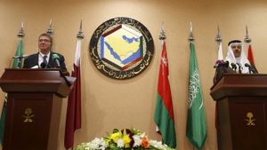Le ministre américain de la Défense, Ash Carter, et le secrétaire général du Conseil de Coopération du Golfe, Abdul Latif bin Rashid Al Zayani