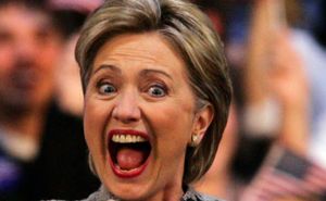 Hillary Clinton, Une folle qui menace le monde