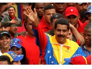 Venezuela : Nicolas Maduro envoie Manuel Valls sur les roses