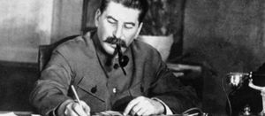 MAI 1945 : LA FRANCE LIVRE 102.481 PRISONNIERS RUSSES A STALINE