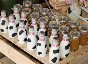 Petits flacons tâchetés de lait hydratant