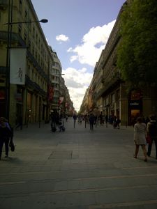 Comment faire venir le monde dans mon village ?
