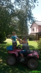 Debbie sur son quad !