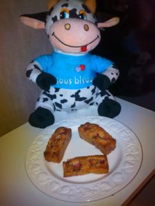 financier coco fraise avec ses éclats de pistache