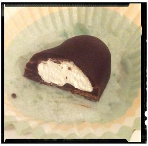 chocolat fourré fluff ( pâte au chamallow )