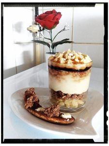 Poêlé de banane crumble petite chocolat sous mousse au chocolat blanc caramélisée