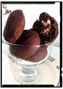 Madeleine au chocolat noir truffé à la noix de coco comme des bounty