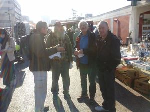 Des adhérents de Chambéry Cap à Gauche toujours présents sur le marché des Combes de Chambéry le Haut