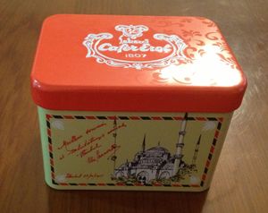 Petite boîte de métal rouge pour vos bonbons turcs , le "akide "