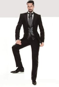 Le baluchon du fiancé... noir et satin.