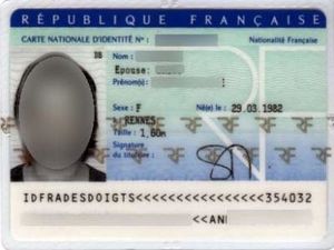 la carte nationale d’identité passe de 10 à 15 ans pour les personnes majeures (plus de 18 ans).