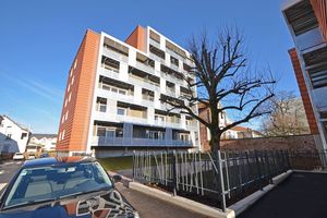 immeuble de 8 étages en paille