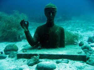 Statue sous-marine du Cdt Cousteau