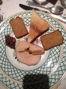 foie gras mi-cuit aux abricots moelleux et vendange tardives cuit au sel