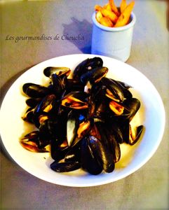Moules frites à la crème et variante curry