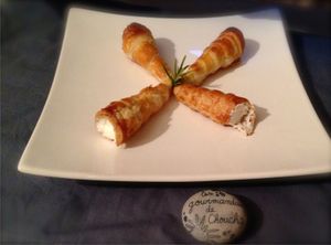 Cônes : chèvre, miel, romarin